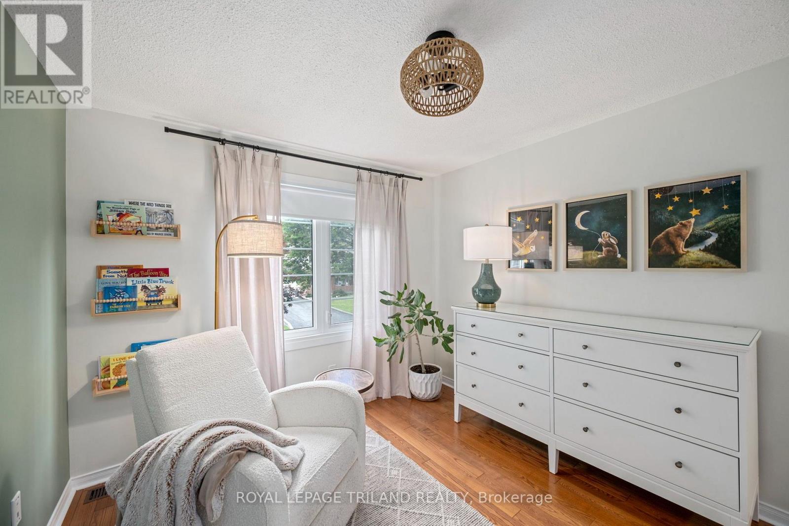 20 MEADOWVIEW ROAD - 17