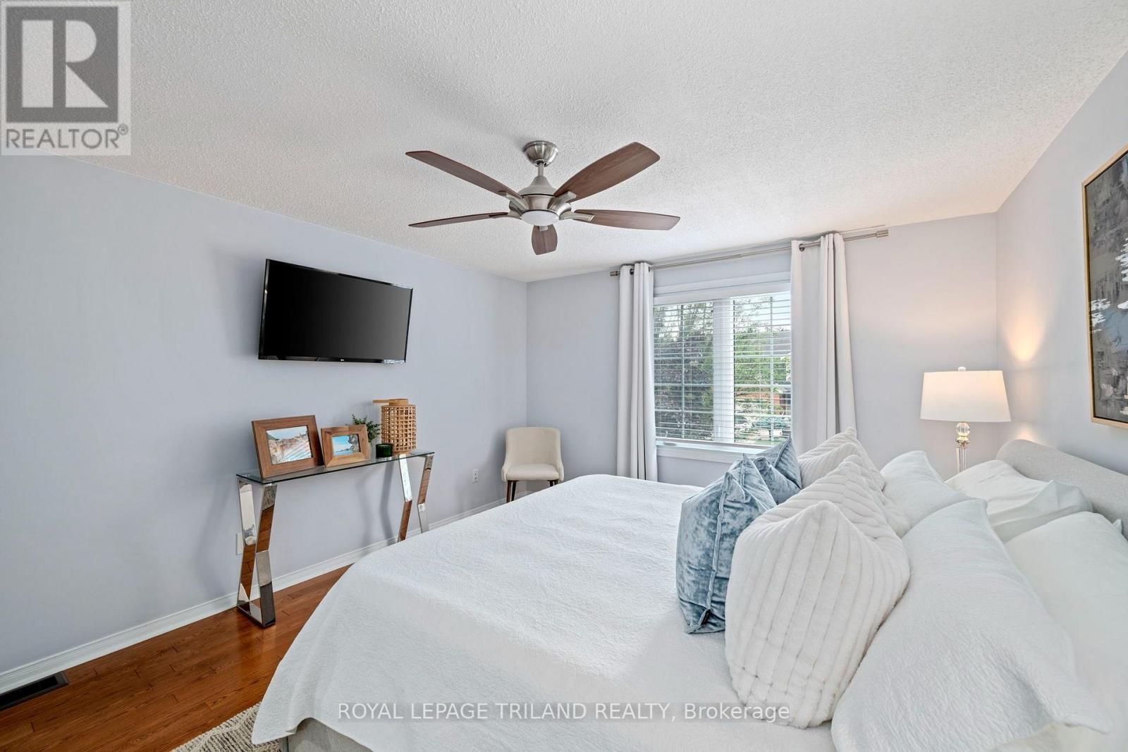 20 MEADOWVIEW ROAD - 19