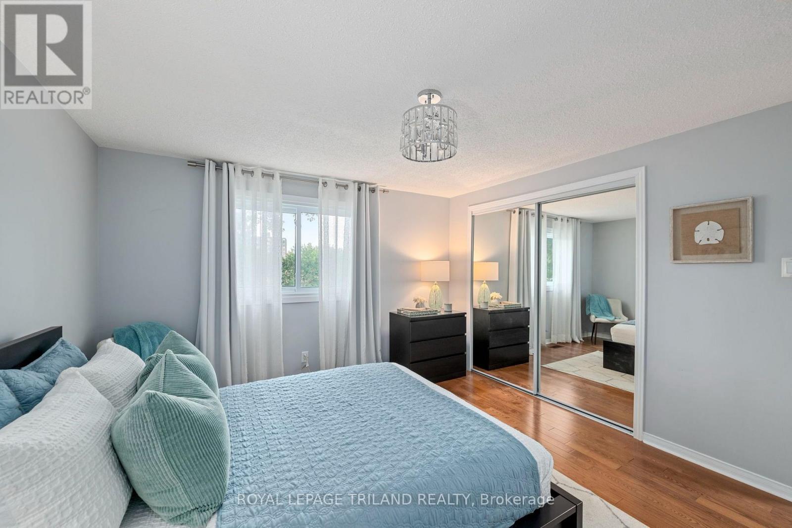 20 MEADOWVIEW ROAD - 22