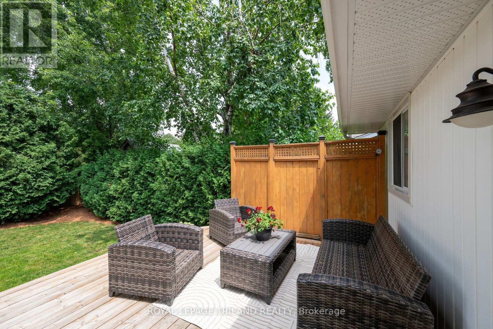 20 MEADOWVIEW ROAD - 23
