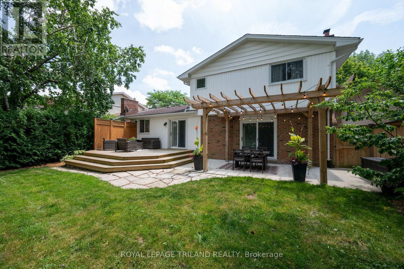 20 MEADOWVIEW ROAD - 27