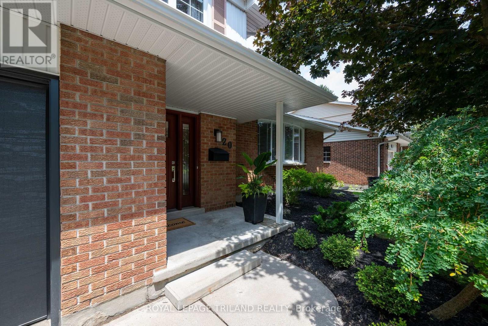 20 MEADOWVIEW ROAD - 4
