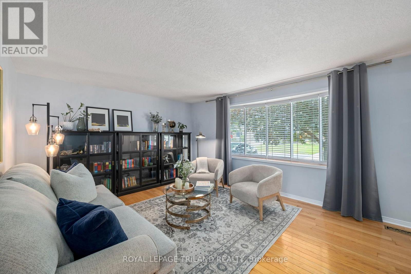 20 MEADOWVIEW ROAD - 7