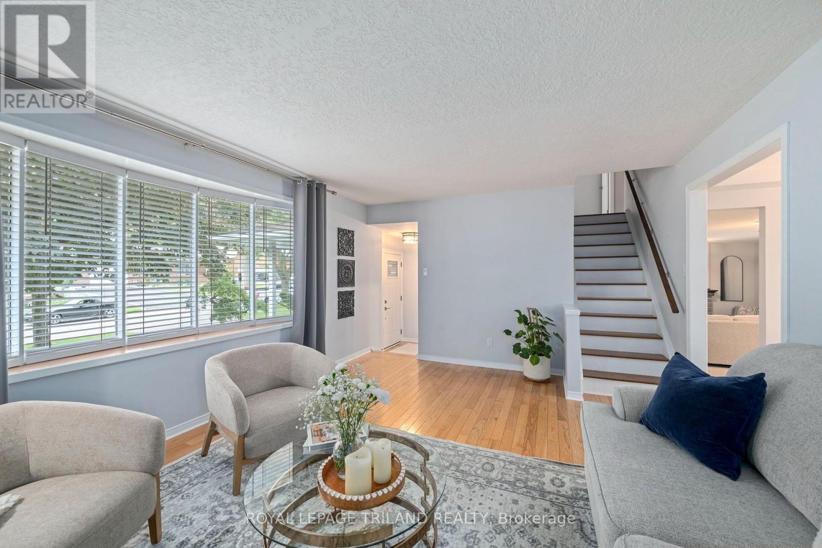 20 MEADOWVIEW ROAD - 8