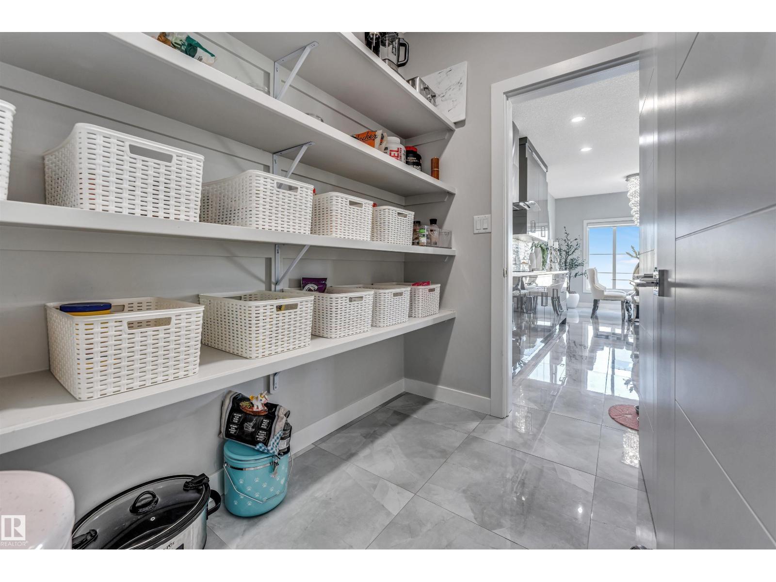 4705 35 ST - 8