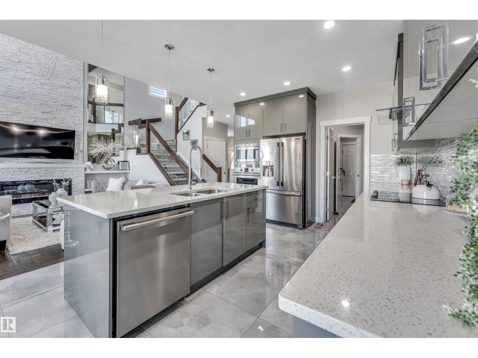 4705 35 ST - 6