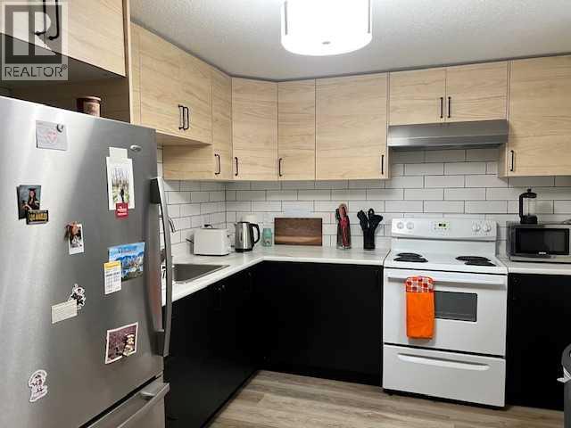 1105 and 1107 11 Street S - 9