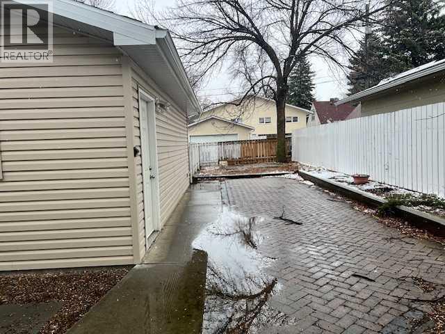 1105 and 1107 11 Street S - 32