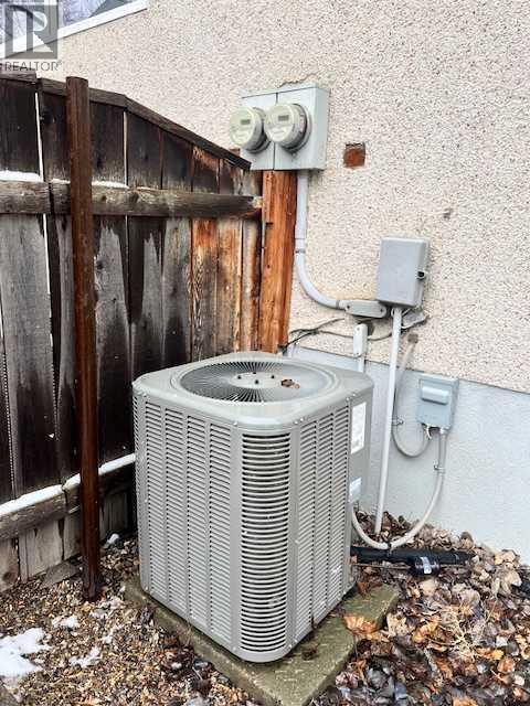 1105 and 1107 11 Street S - 36