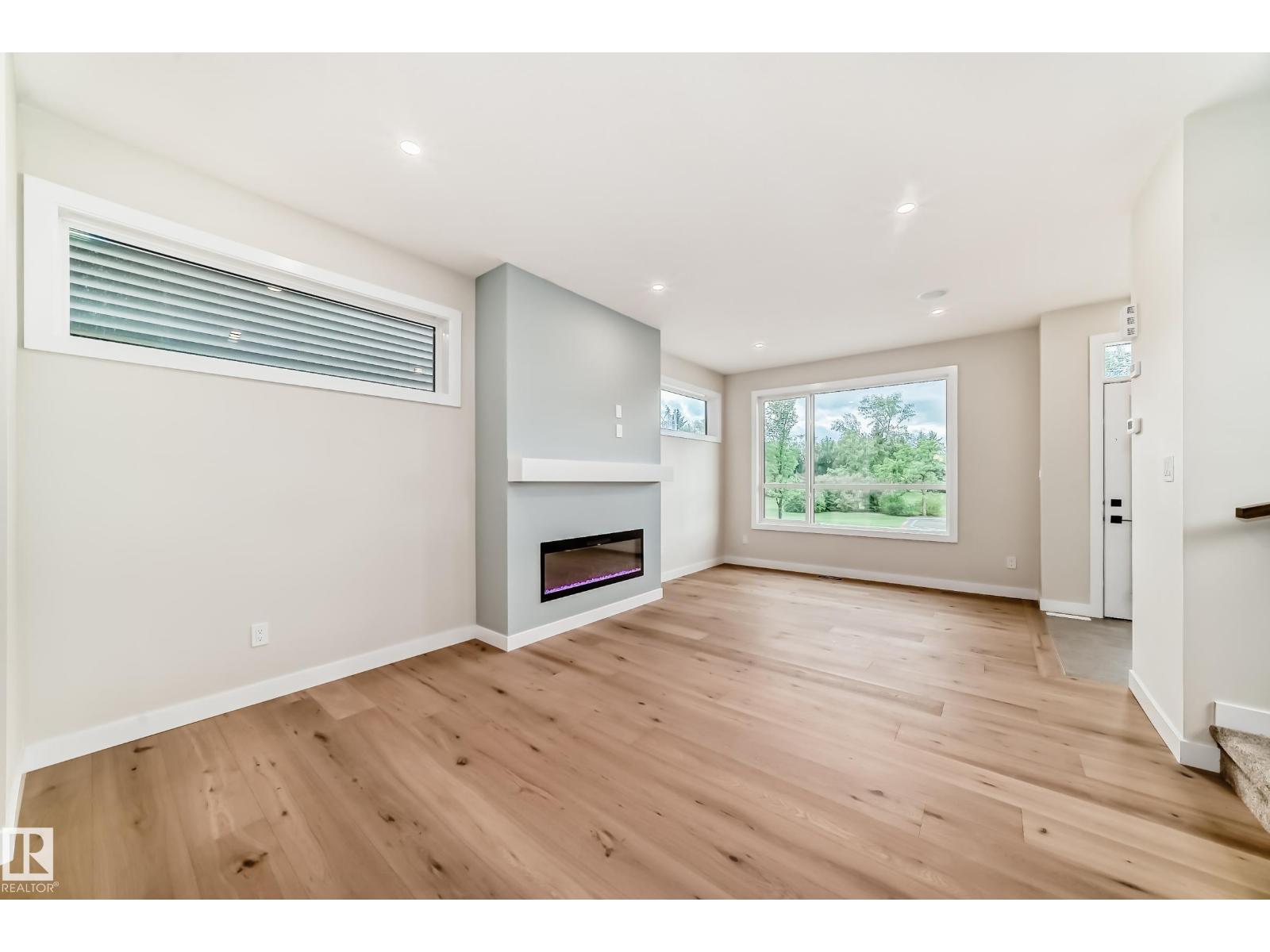 9637 85 ST NW - 11