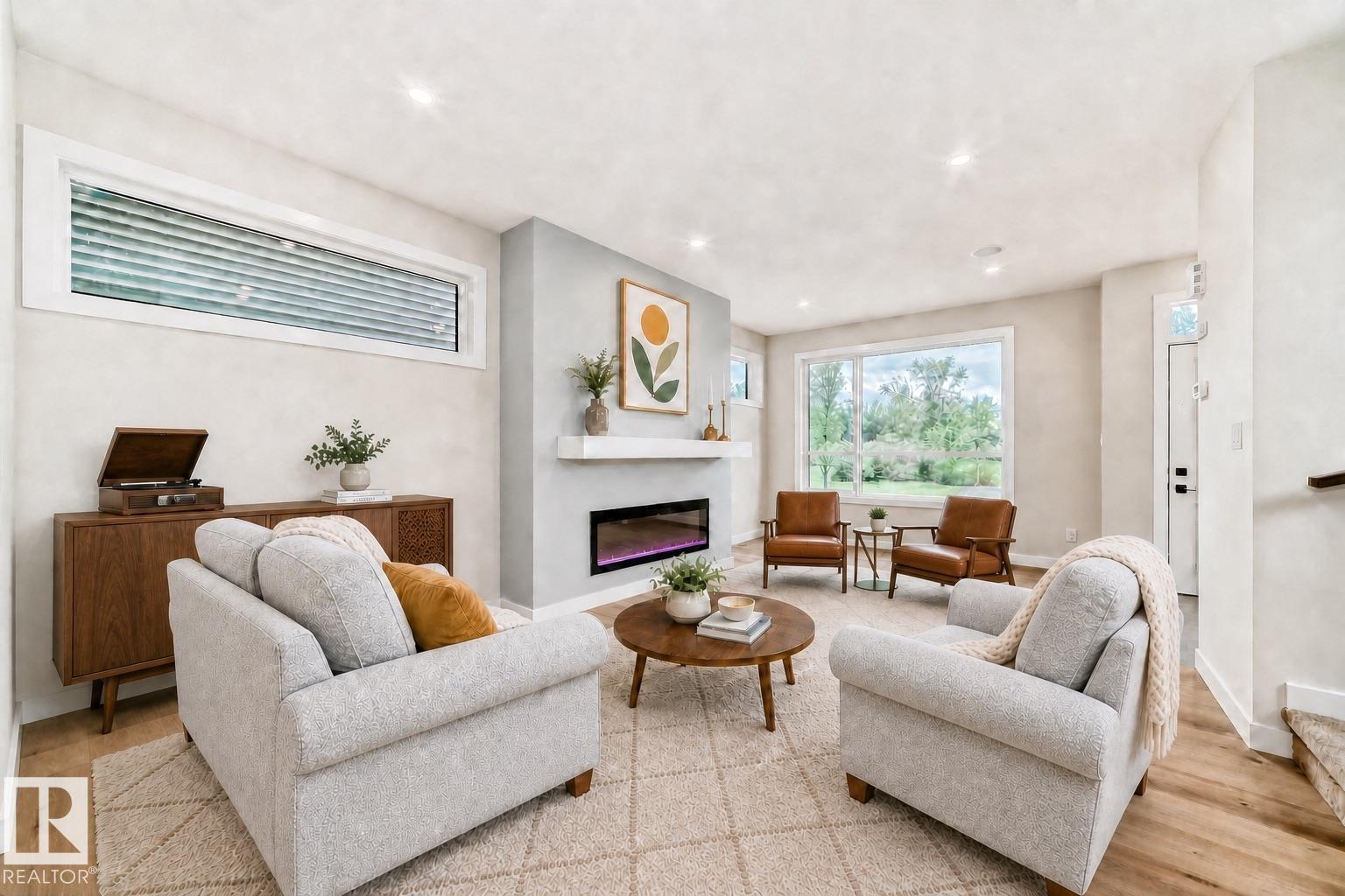 9637 85 ST NW - 10
