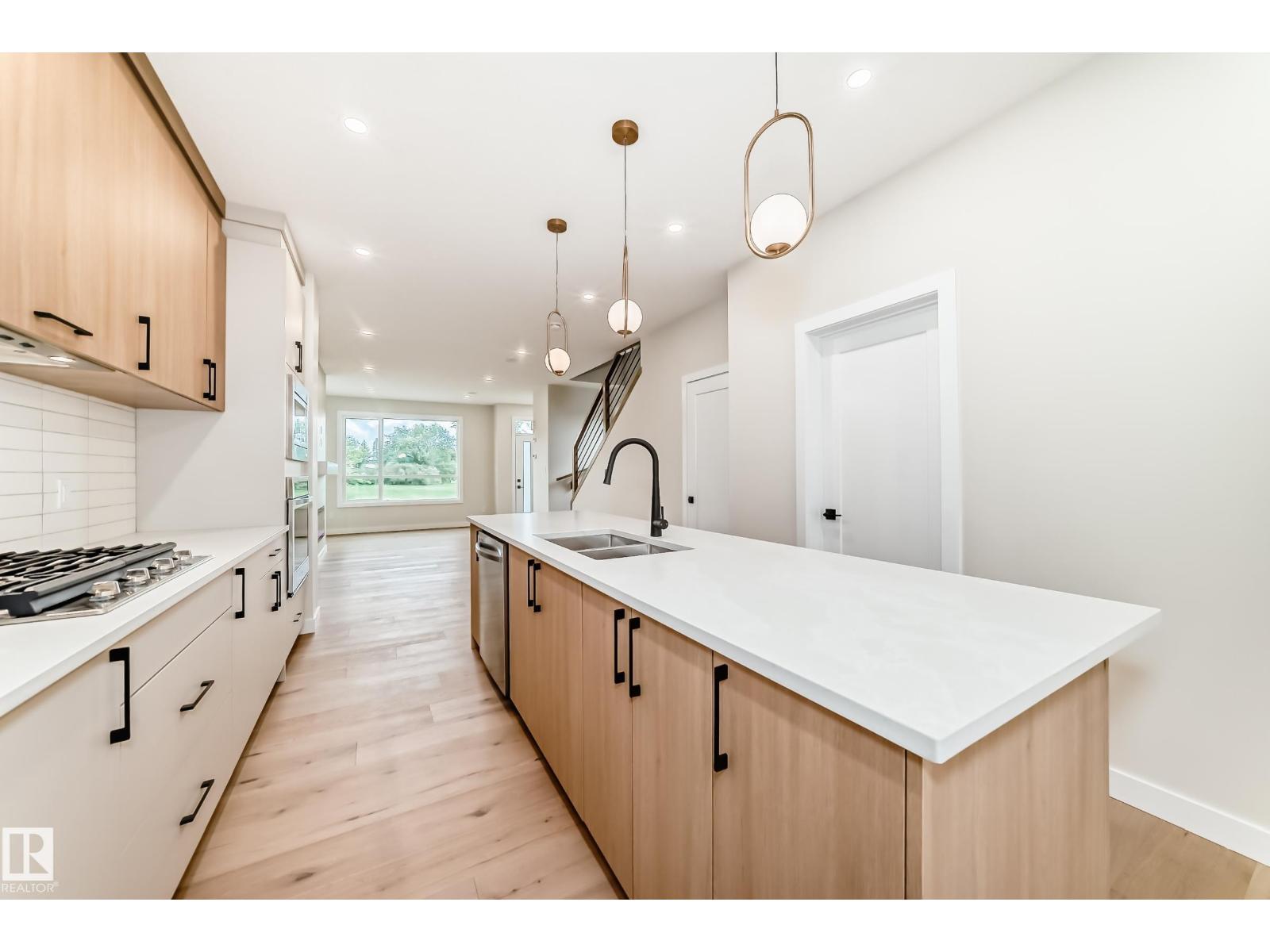 9637 85 ST NW - 23