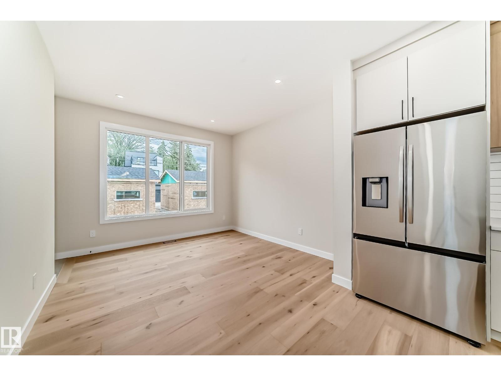 9637 85 ST NW - 25