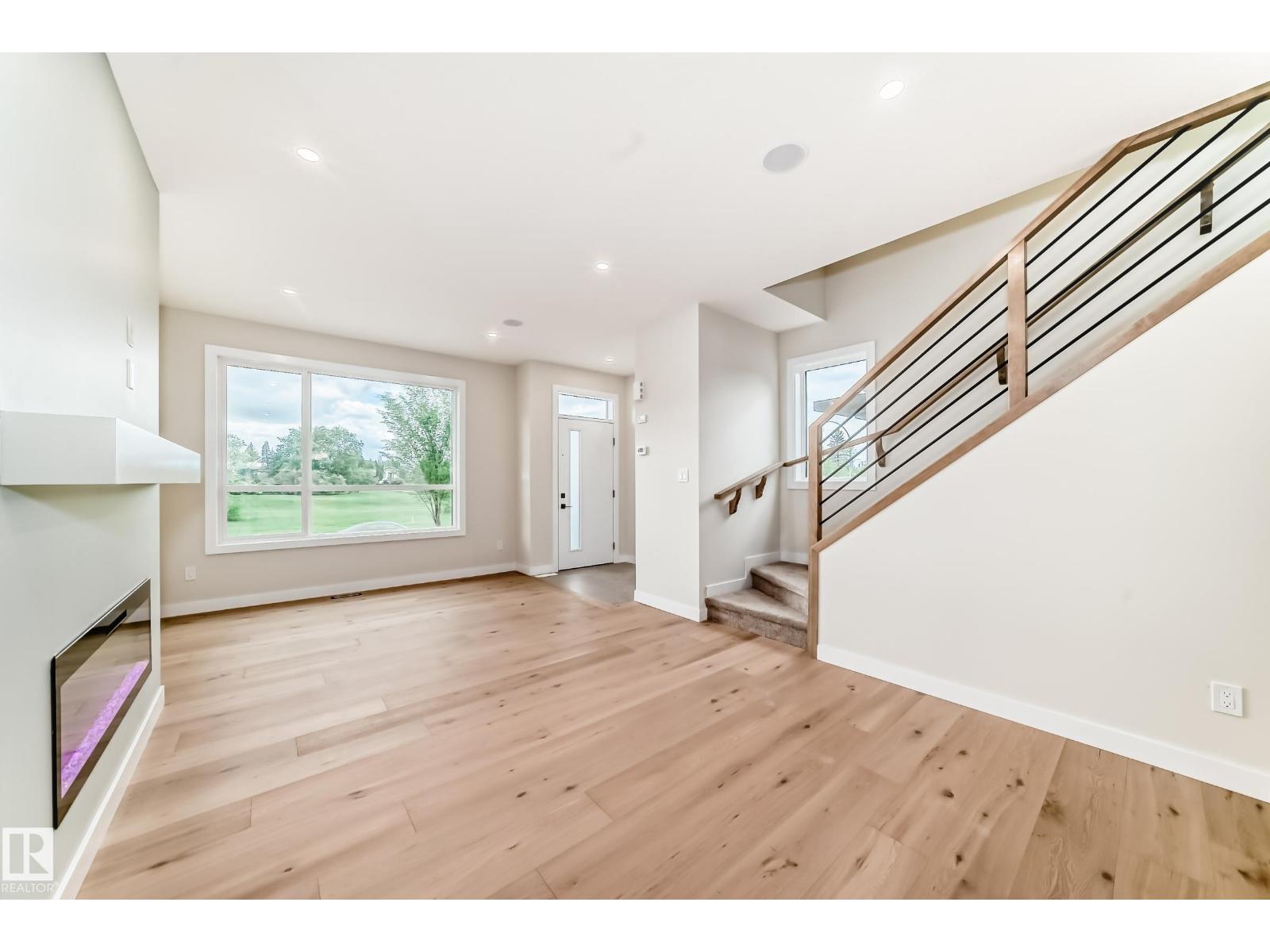 9637 85 ST NW - 9