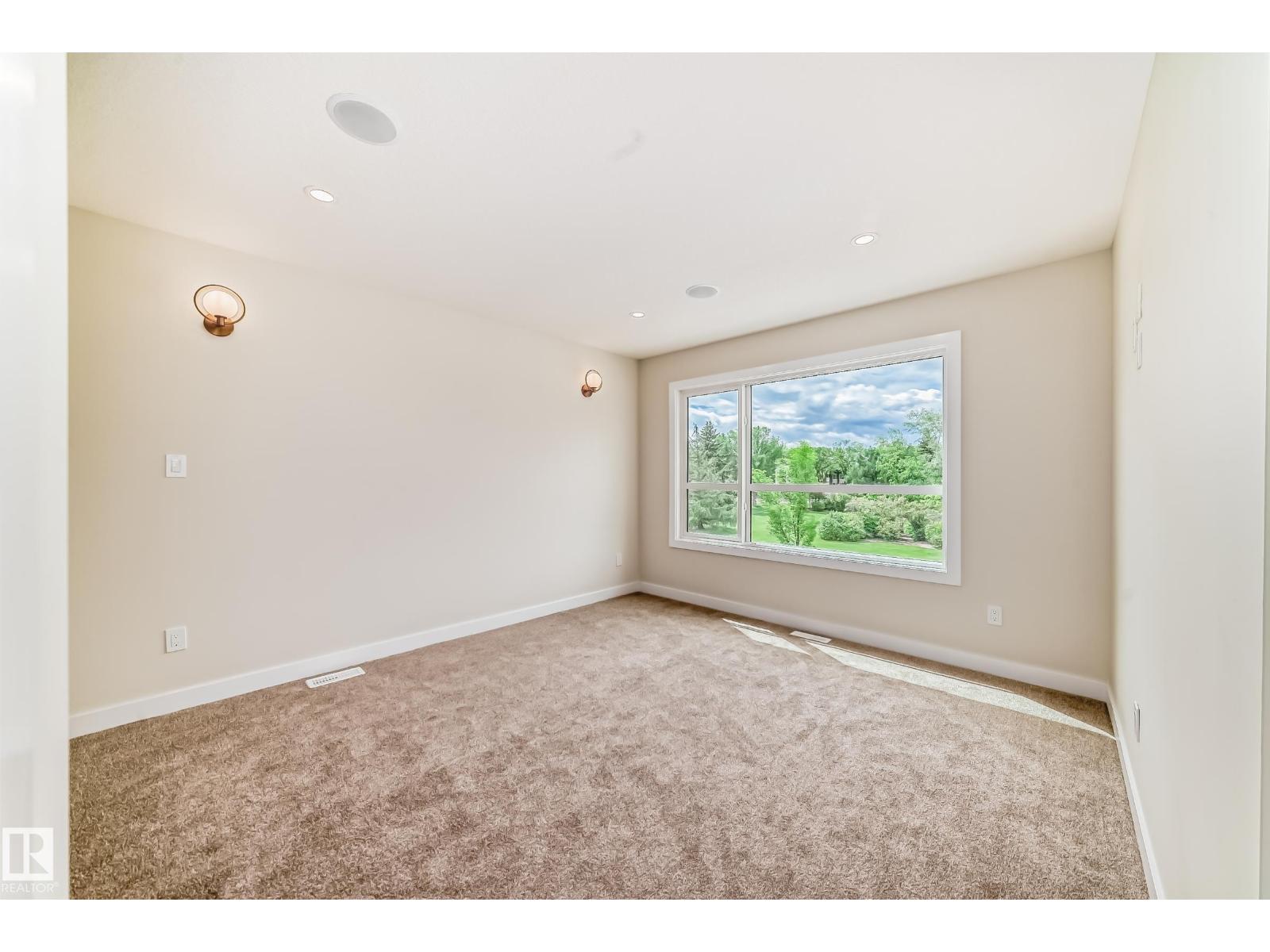 9637 85 ST NW - 35