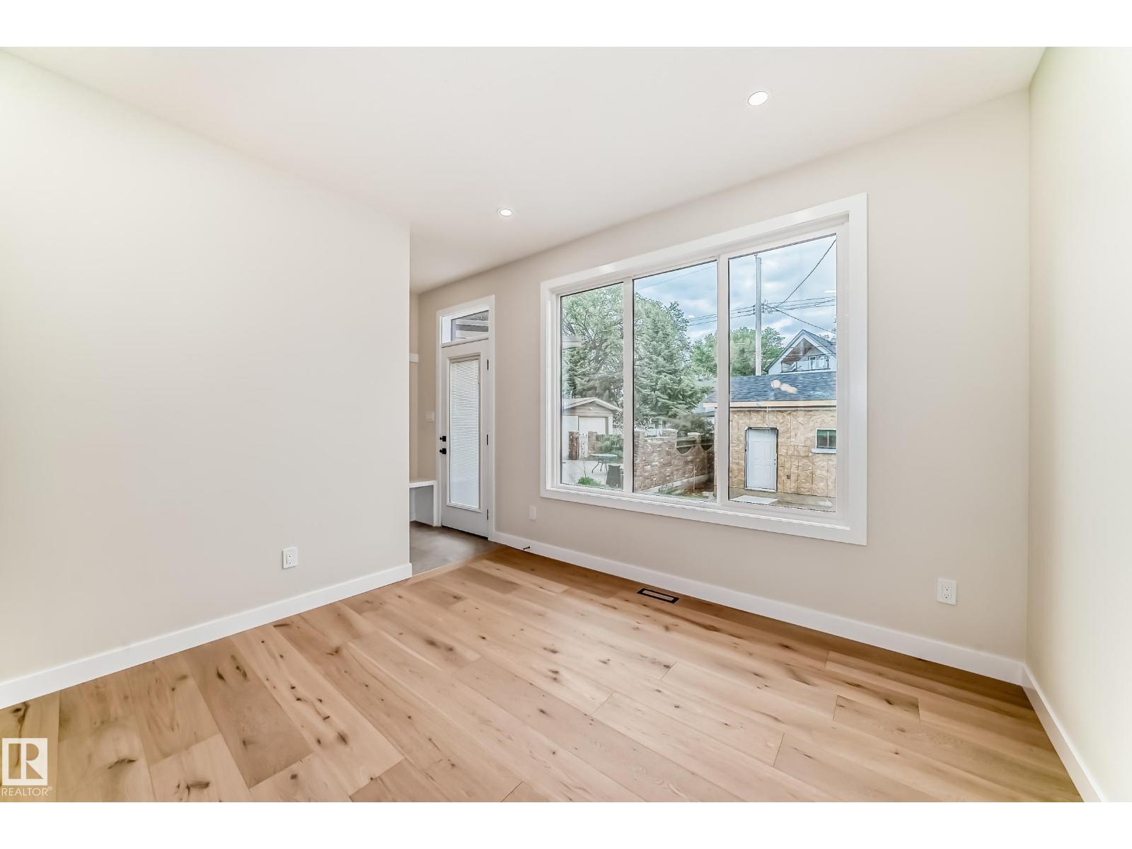 9637 85 ST NW - 26