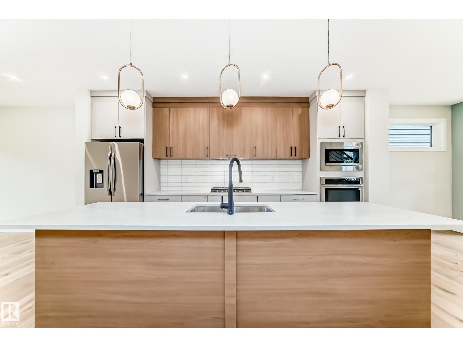 9637 85 ST NW - 16