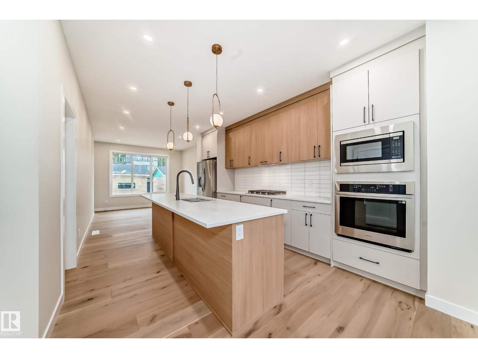 9637 85 ST NW - 15