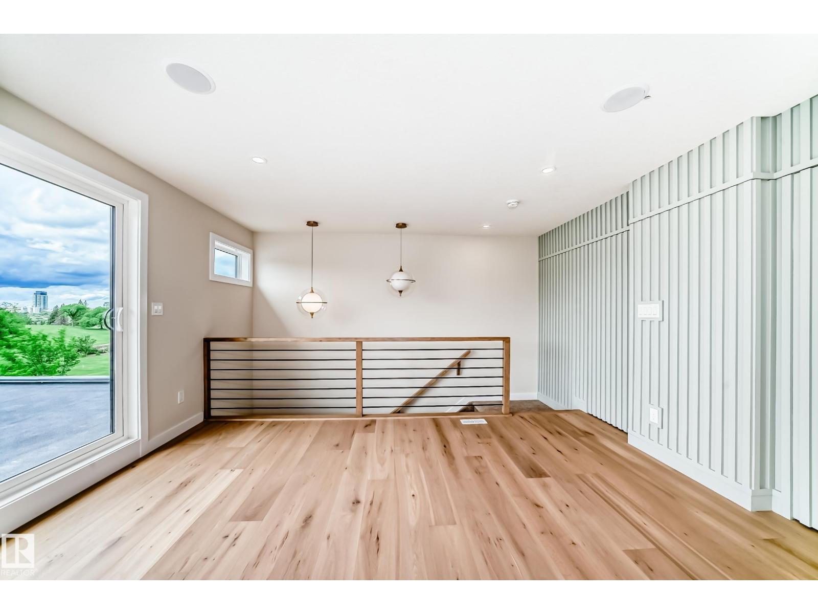 9637 85 ST NW - 59