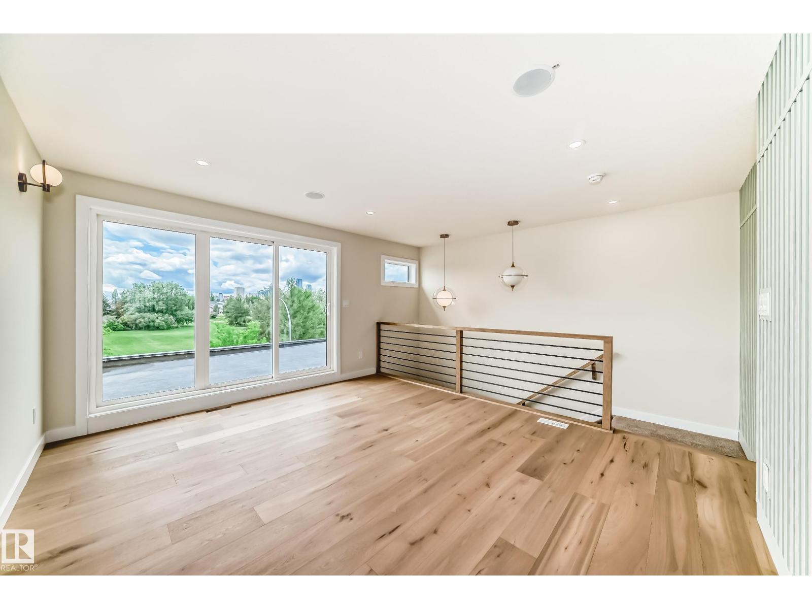 9637 85 ST NW - 58