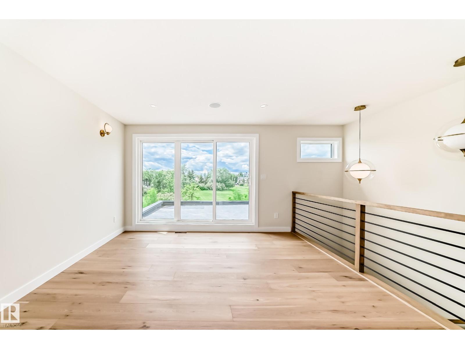 9637 85 ST NW - 54