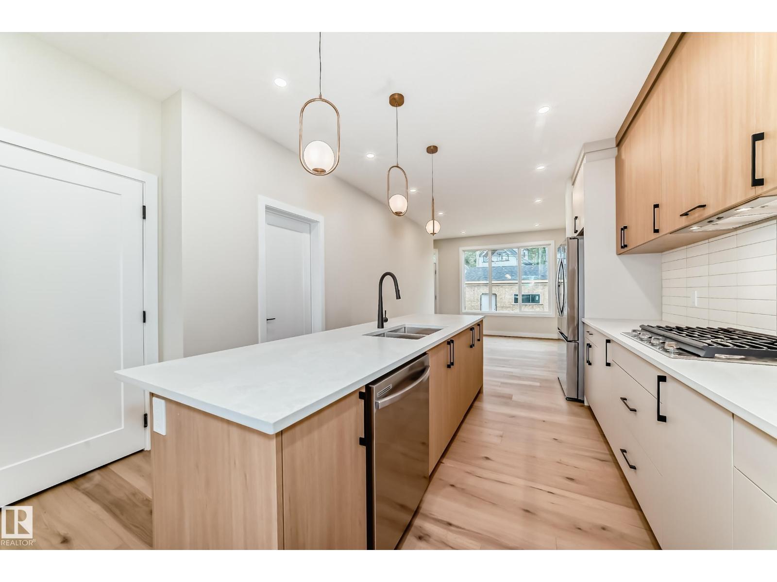 9637 85 ST NW - 18