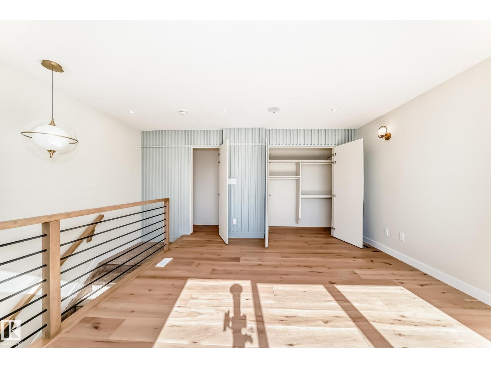 9637 85 ST NW - 64