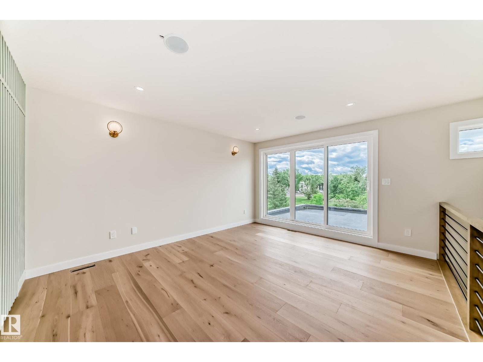 9637 85 ST NW - 56