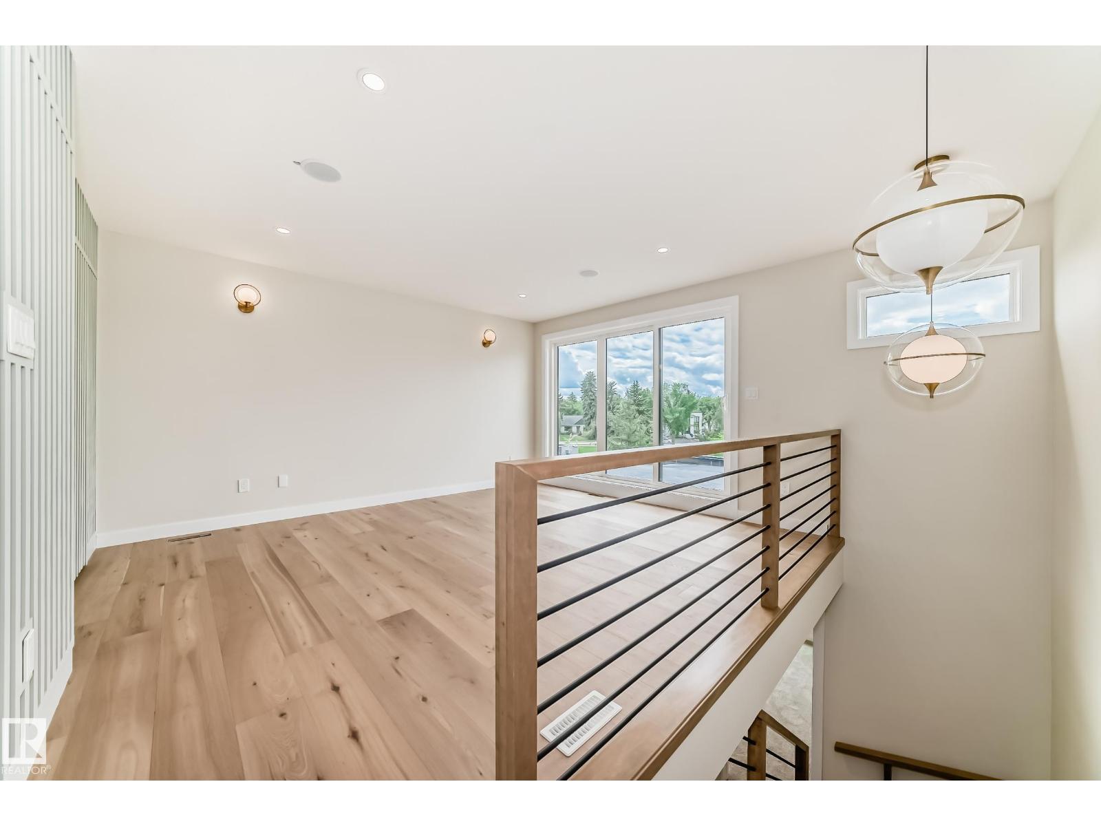 9637 85 ST NW - 65
