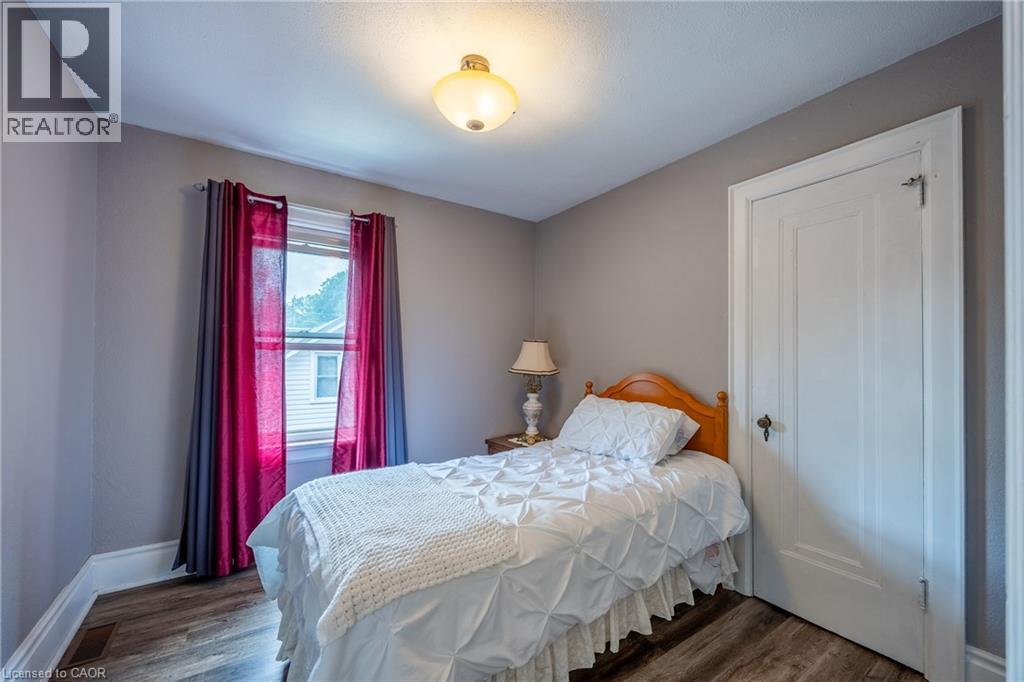 112 TALBOT Road - 18