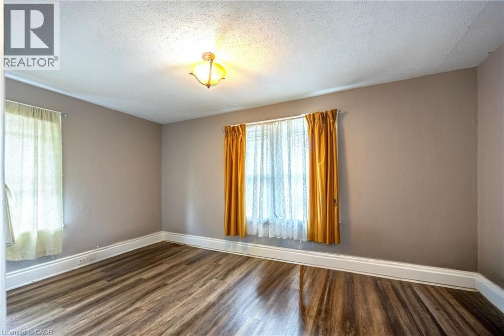 112 TALBOT Road - 19