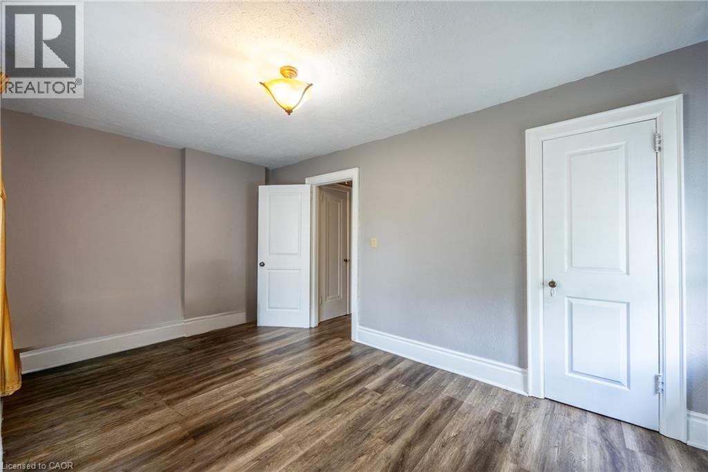 112 TALBOT Road - 20