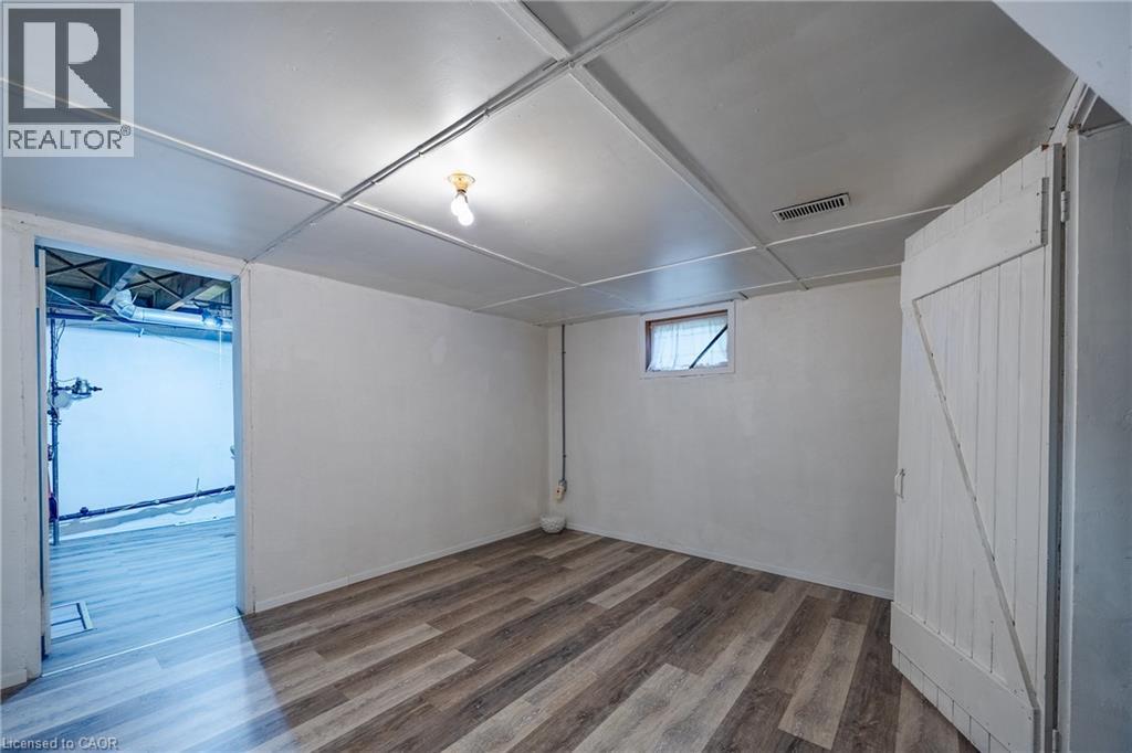 112 TALBOT Road - 22