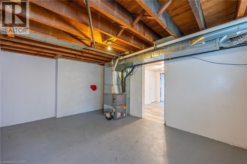 112 TALBOT Road - 23