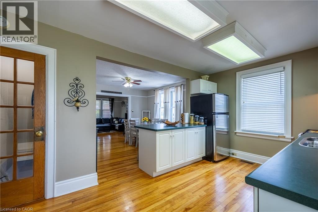 112 TALBOT Road - 31