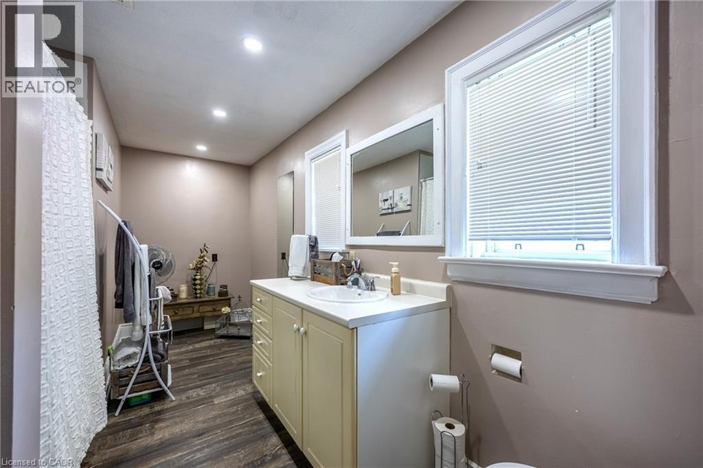 112 TALBOT Road - 33