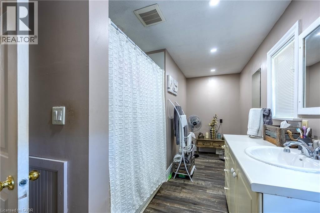 112 TALBOT Road - 34