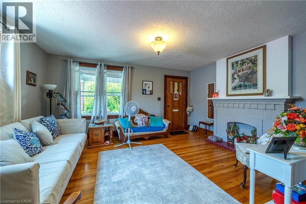 112 TALBOT Road - 7
