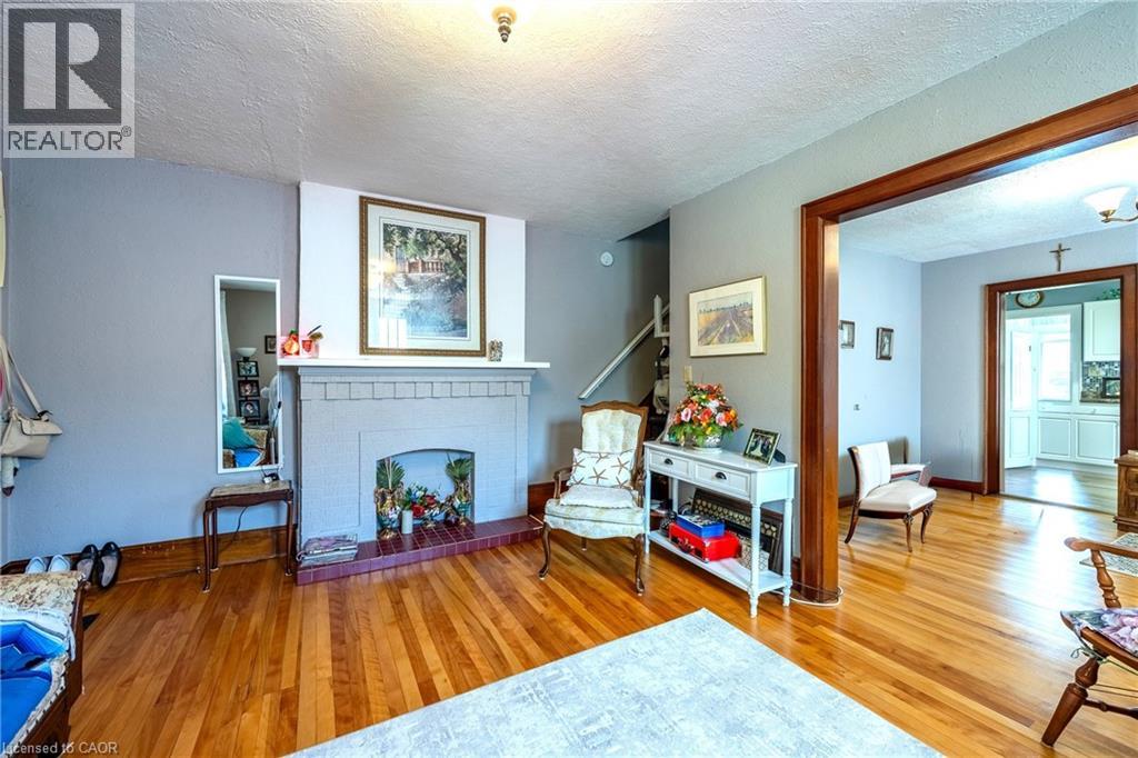 112 TALBOT Road - 9