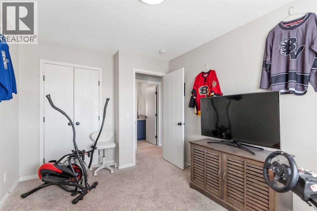 124 Masters Crescent SE - 33