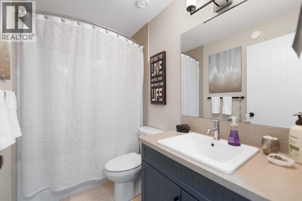 124 Masters Crescent SE - 40