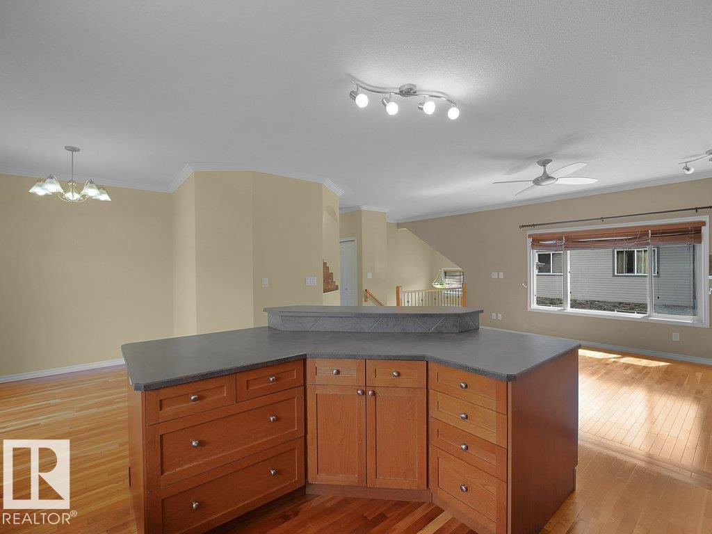 #30 17715 96 AV NW - 12