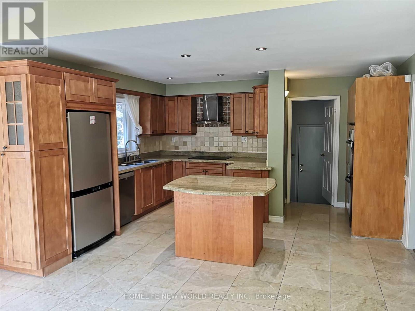 41 AMBLESIDE CRESCENT - 13