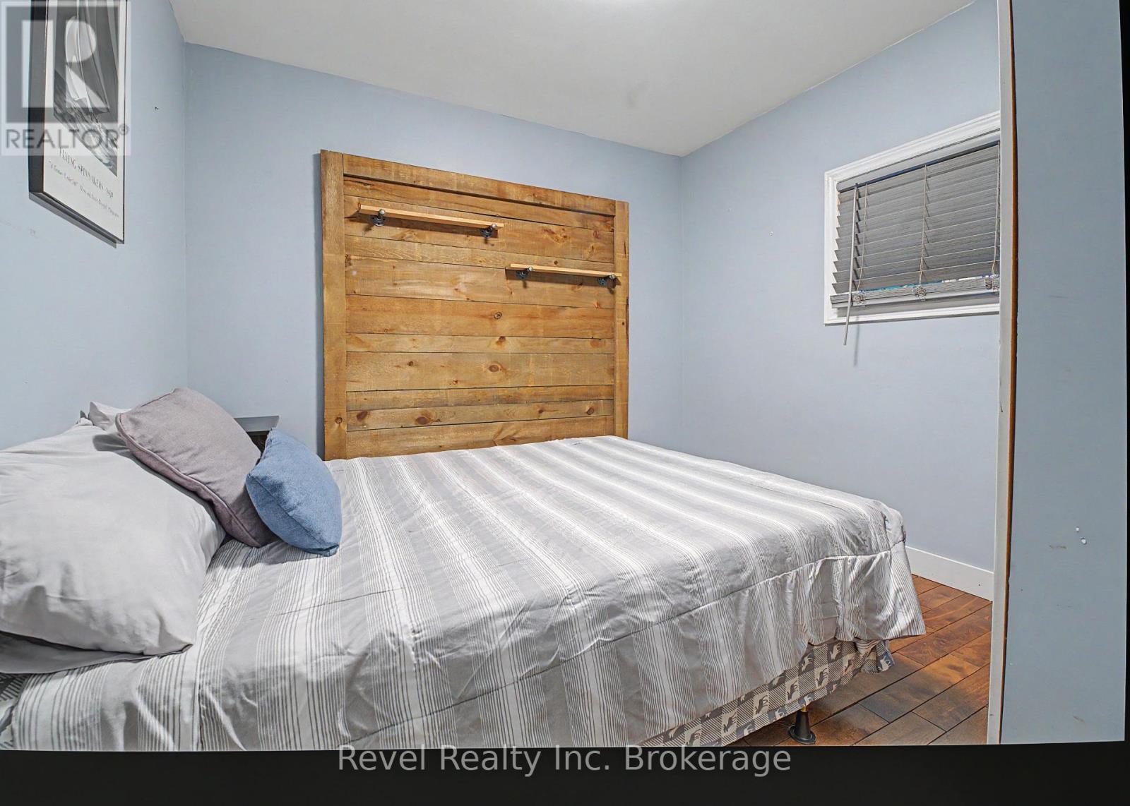 148 MAIN STREET S - 17