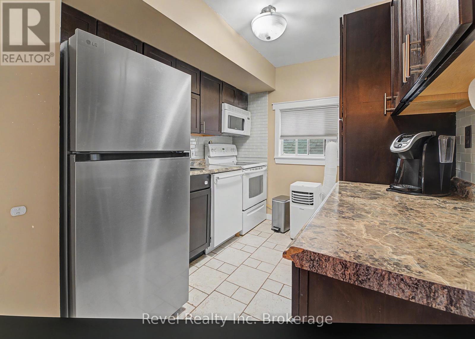 148 MAIN STREET S - 10