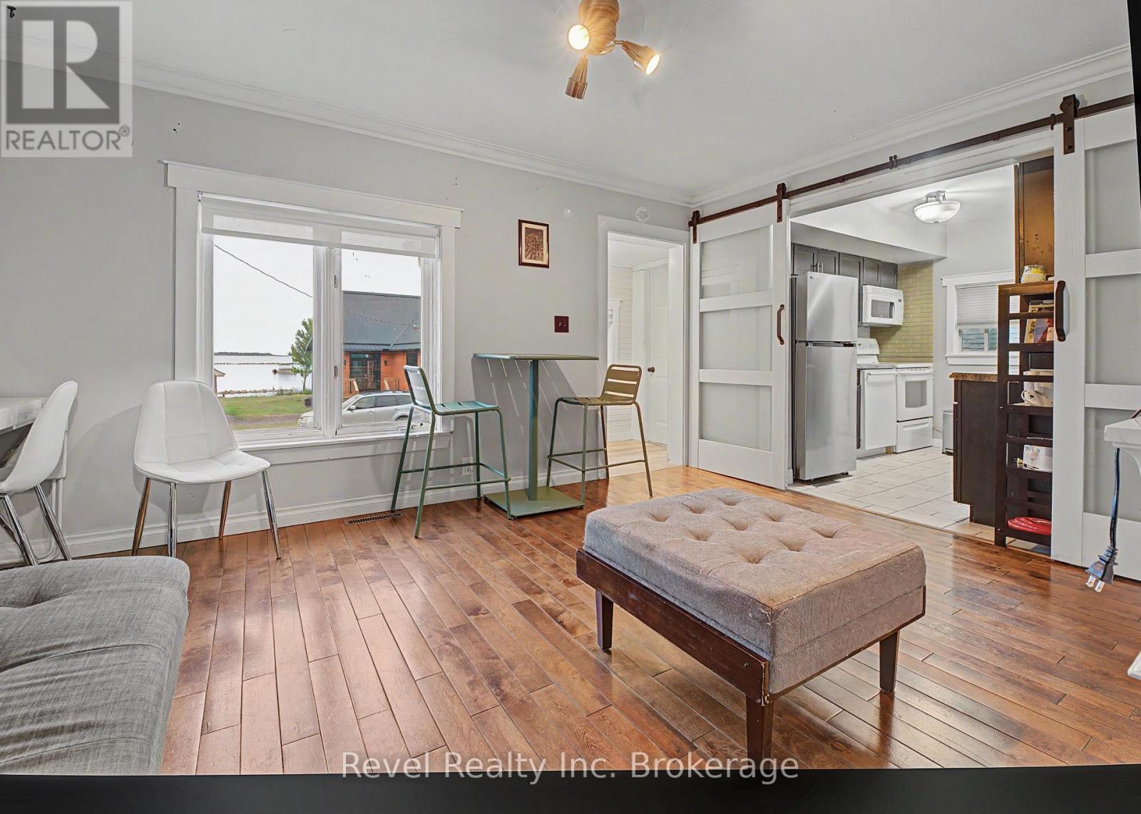 148 MAIN STREET S - 6