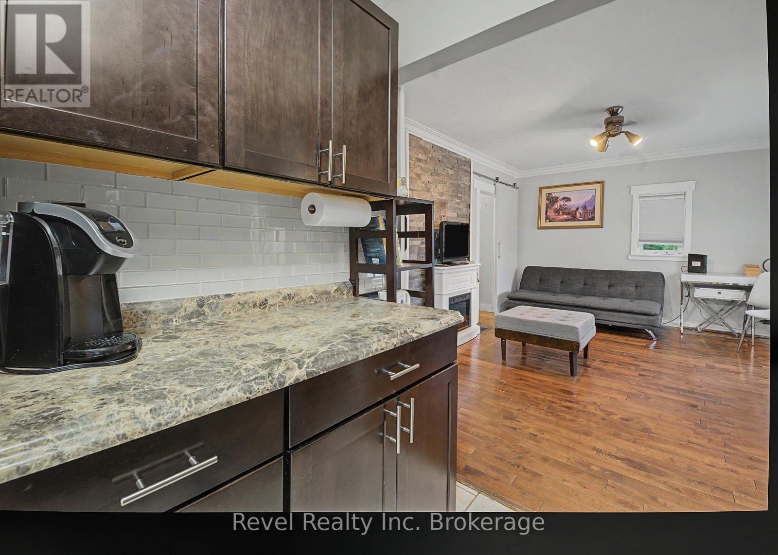 148 MAIN STREET S - 11