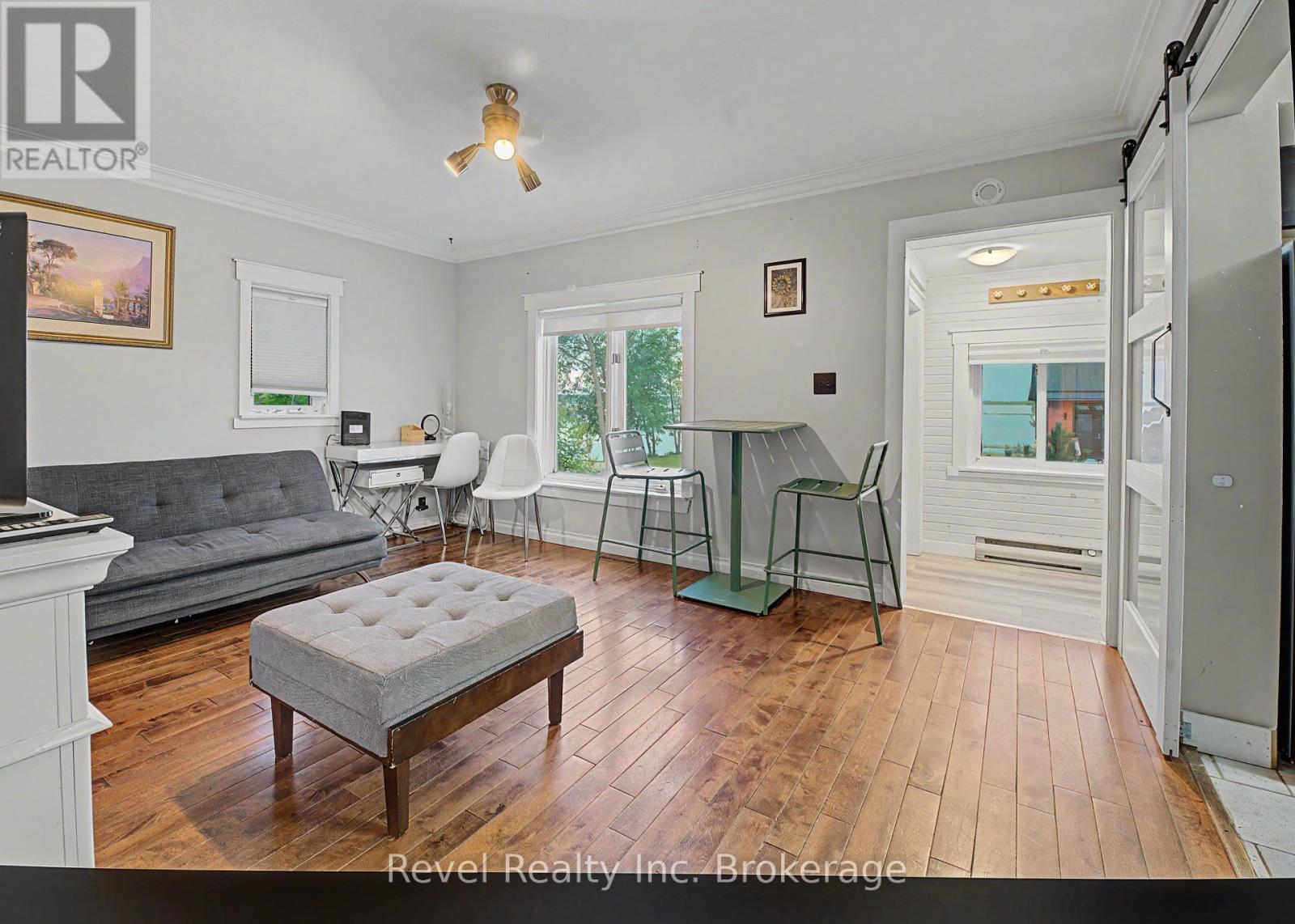 148 MAIN STREET S - 12