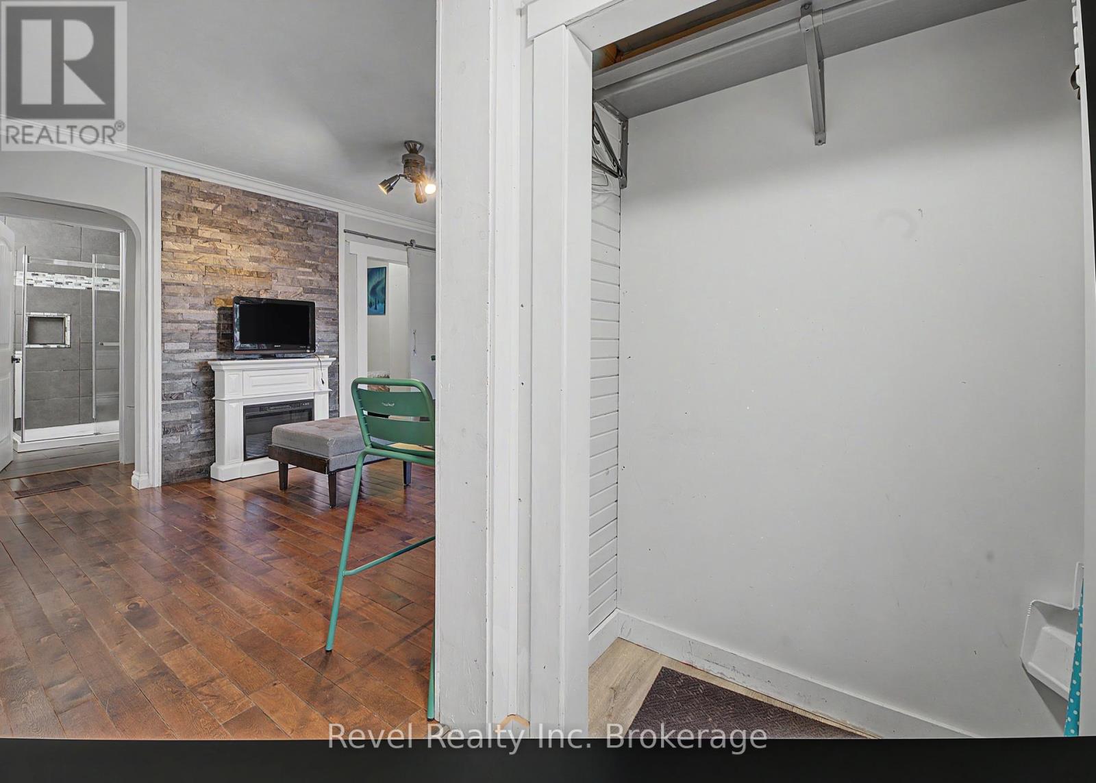 148 MAIN STREET S - 5