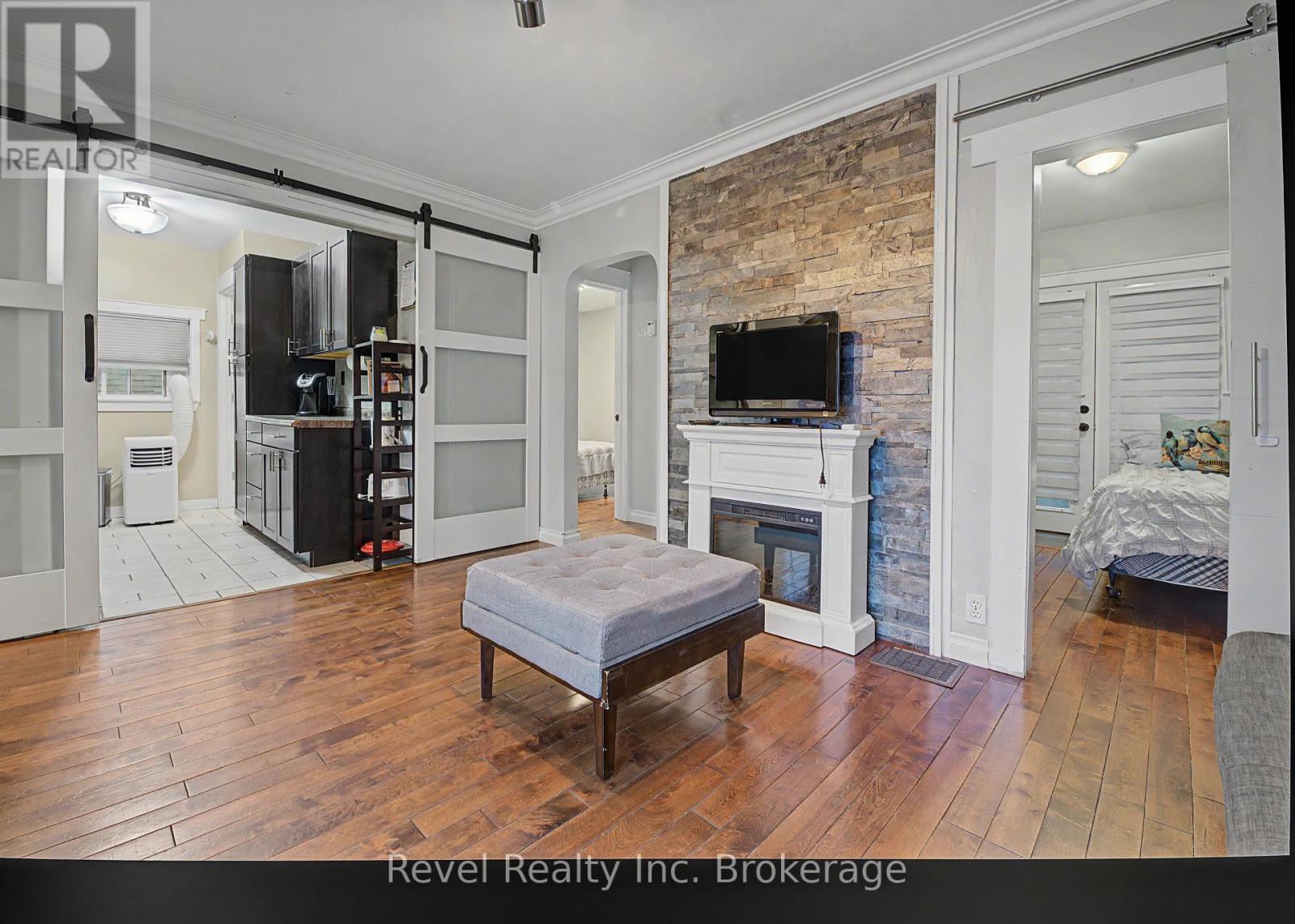 148 MAIN STREET S - 9